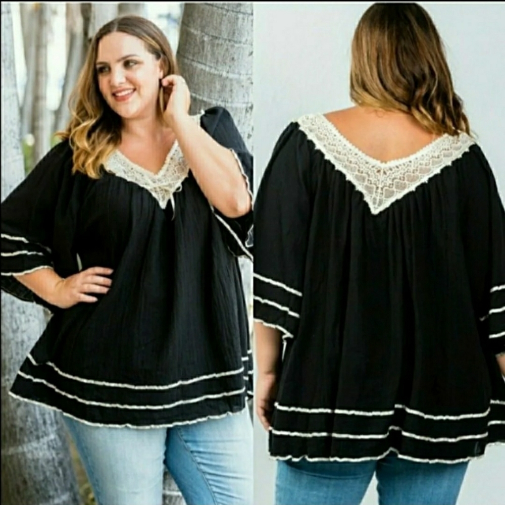 💙 PLUS Crochet V-neck black&Ivory boho top